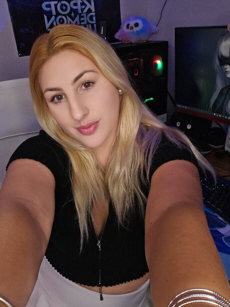 lonelygamergal's Avatar