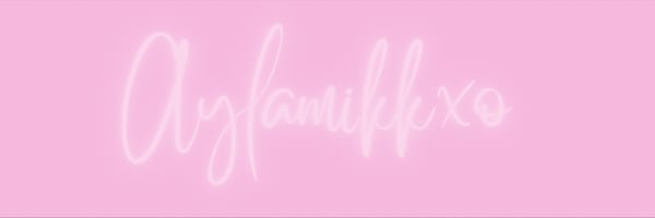 Pink background with the username 'aylamikkxo' written in elegant white cursive font.