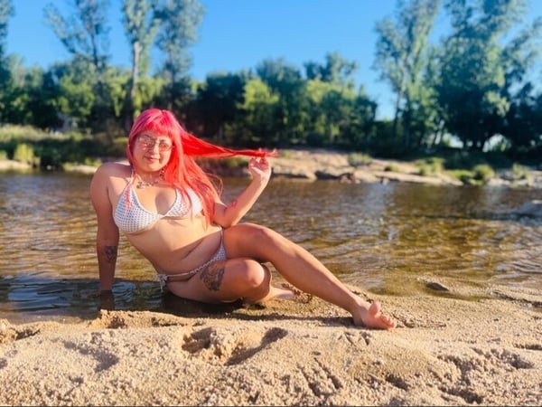 cutebuthot25's Header