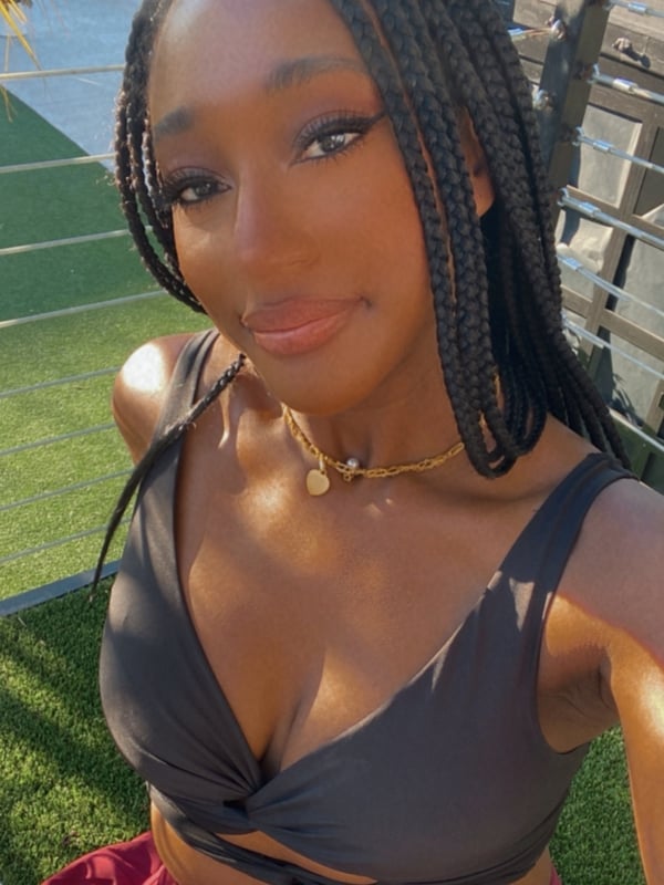 sunflowersandgoldenhour's Avatar