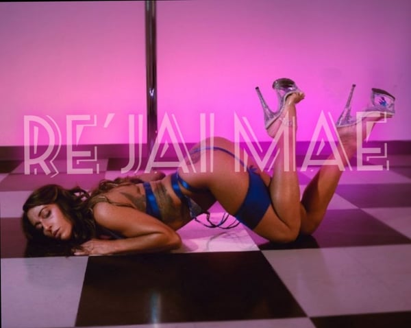 momnextdoor777's Header