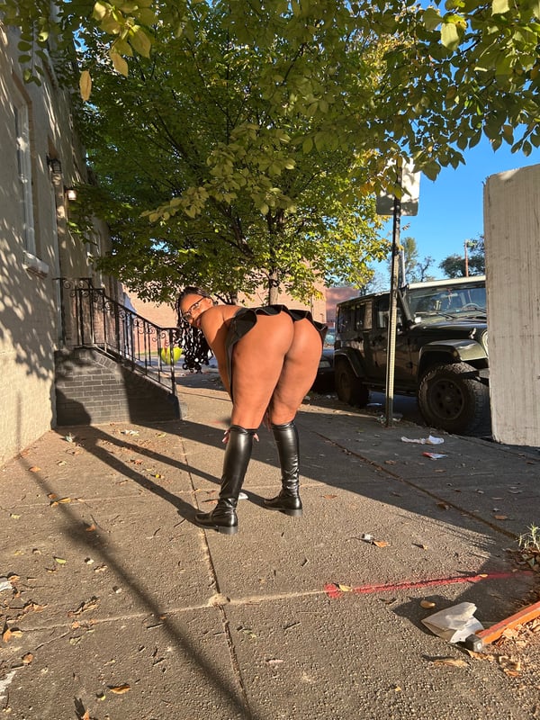 thickbootyj100's Header