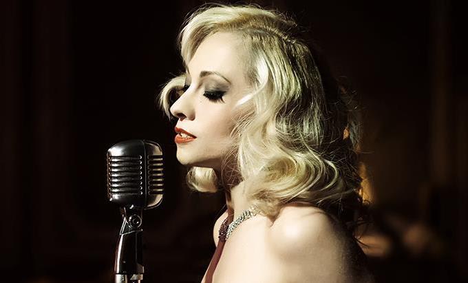 No Regrets -'The Edith Piaf Story' Feat. Nikki Nouveau