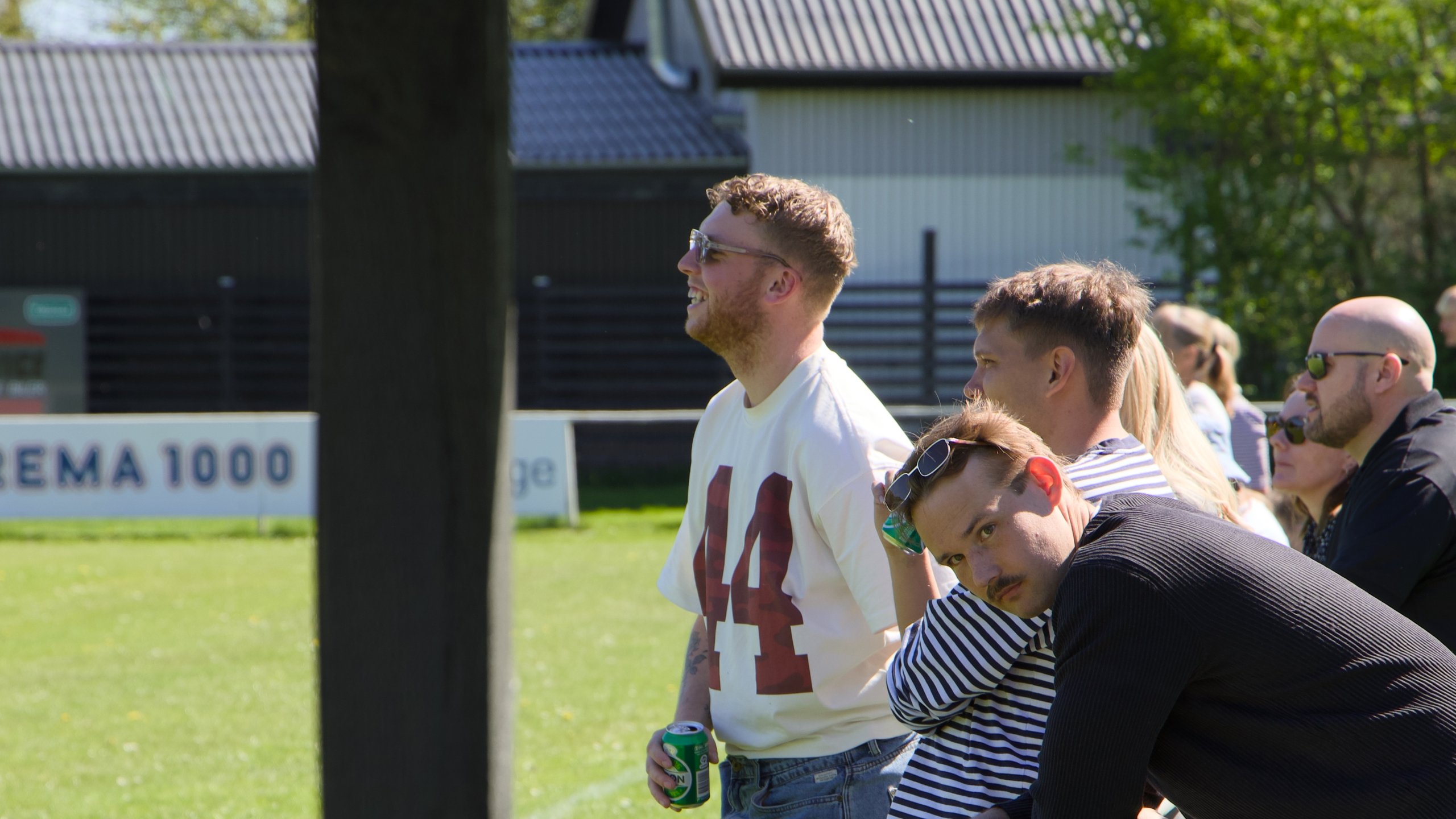 Tilskuere på sidelinjen