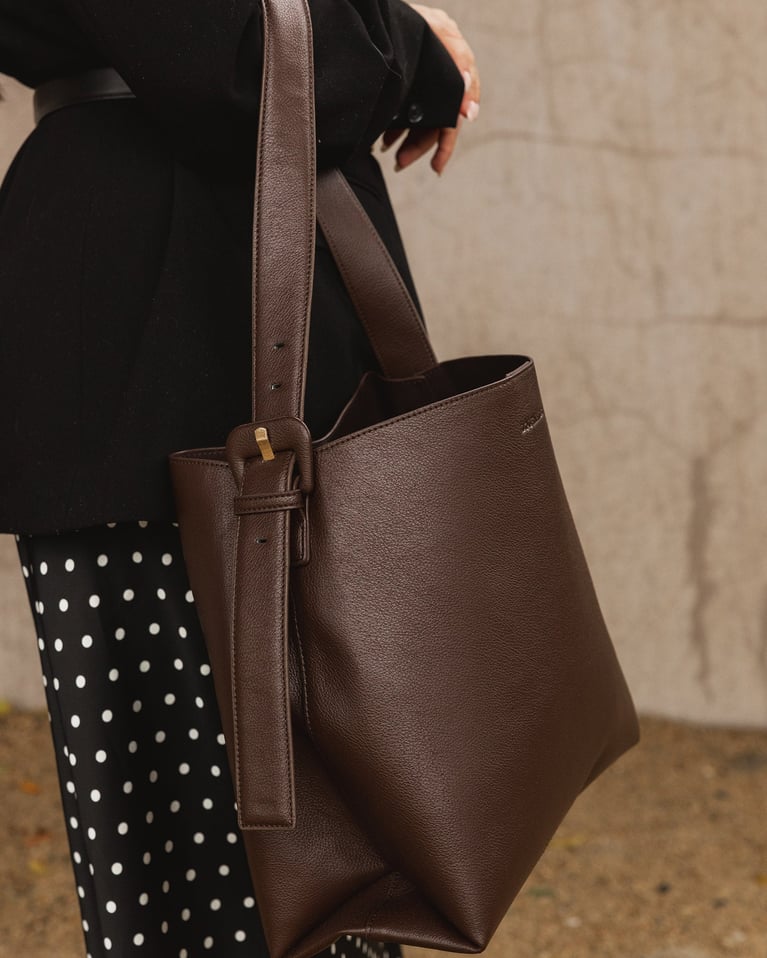 Louenhide Peyton Shoulder Bag  Chocolate