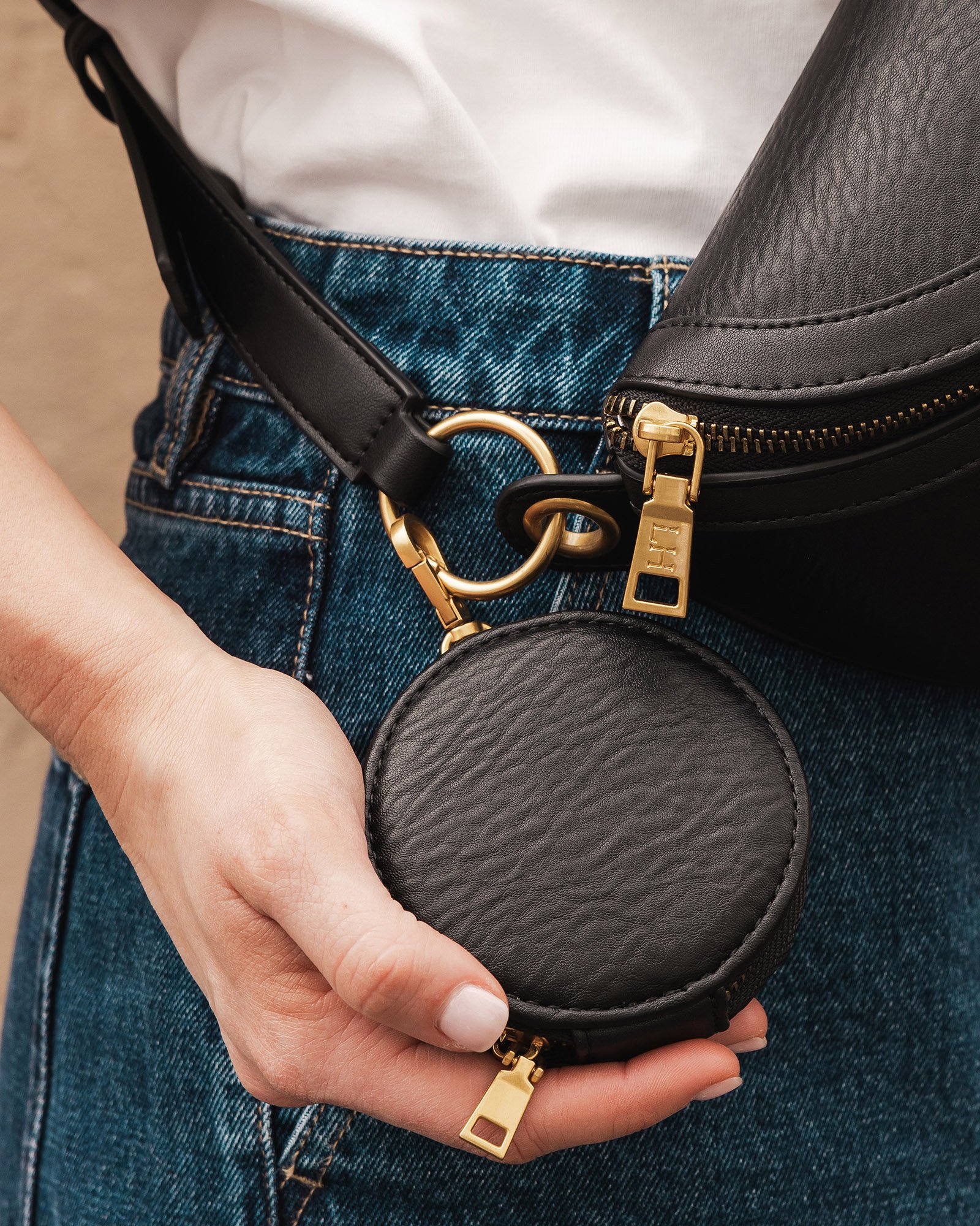 Louenhide Joey Sling Bag Black