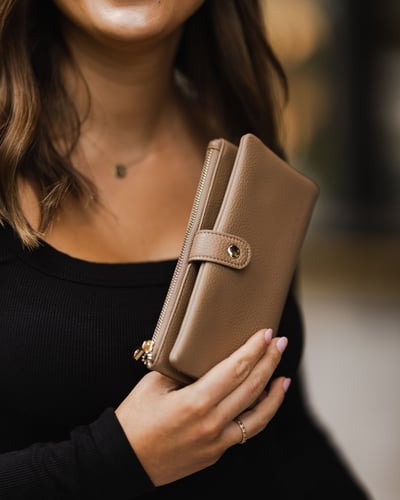 Stella Wallet - Latte - Lifestyle