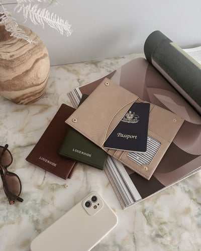 Venice Passport Holder - Saddle Malt - Lifestyle