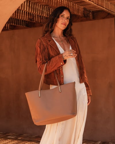 Jackson Tote Bag - Caramel - Lifestyle