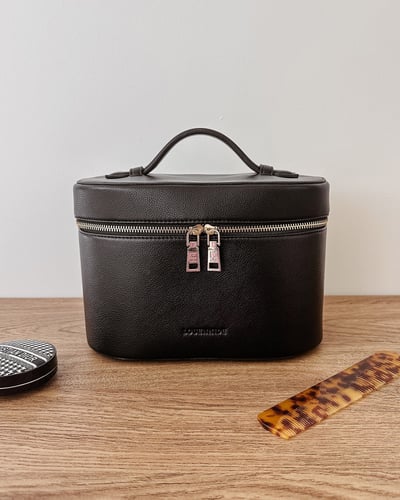 Juliette Vanity Case - Black - Lifestyle