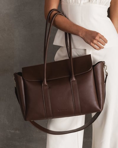 Leighton & Liv Laptop Set - Chocolate - Lifestyle