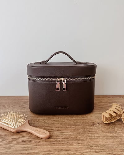 Juliette Vanity Case - Chocolate - Lifestyle