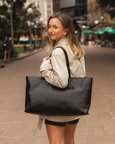 Elke Everyday Pouch Set - Black - Lifestyle