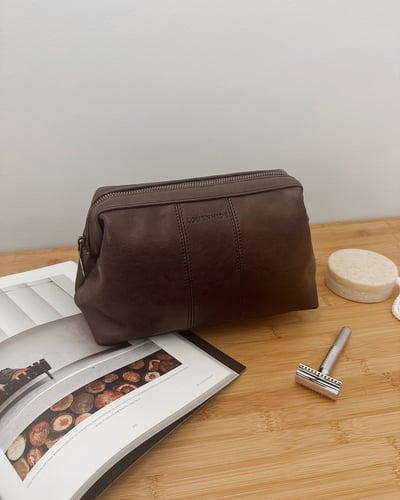 Albie Cosmetic Case - Saddle Chocolate - Lifestyle