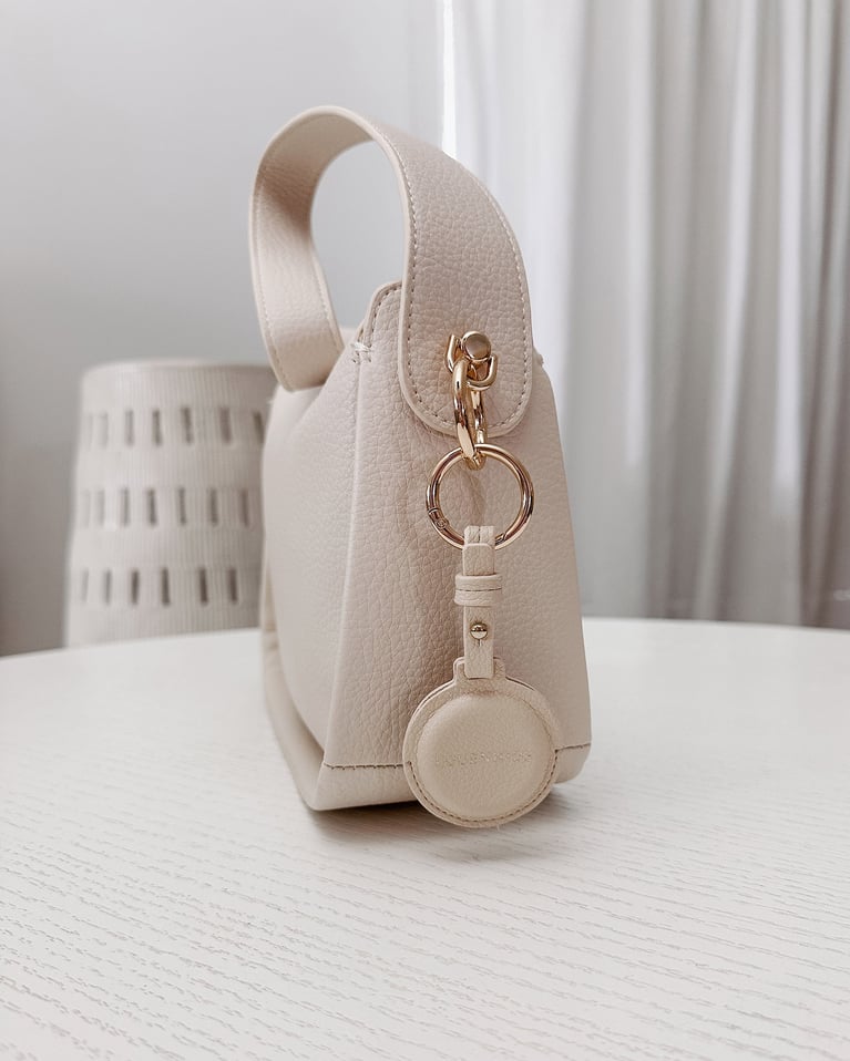 Louenhide Opal Airtag Keyring Vanilla