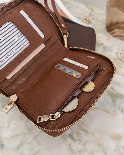 Eden Saddle Wallet - Lifestyle