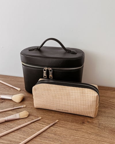 Juliette & Brianna Cosmetic Set - Black - Lifestyle
