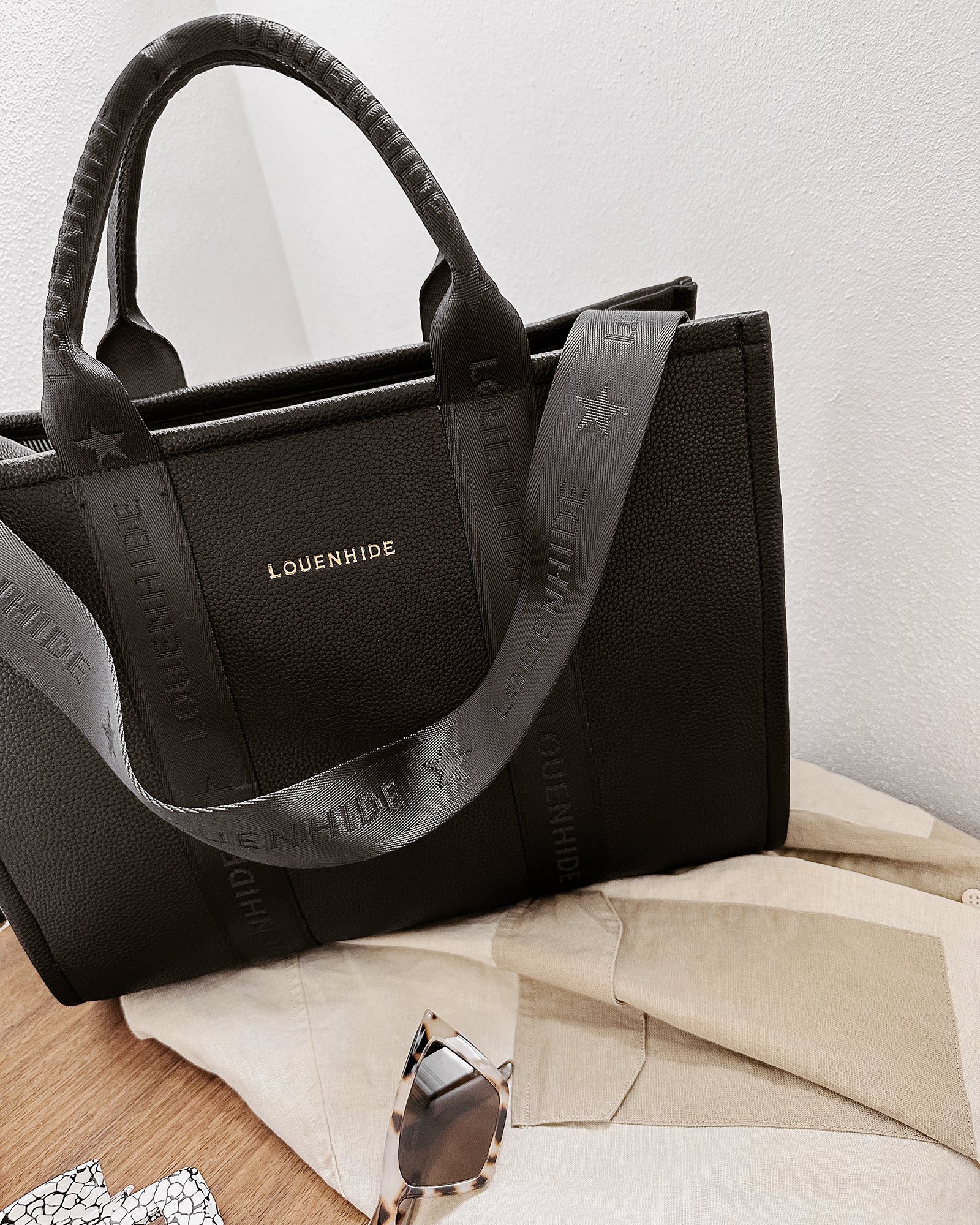 Manhattan Logo Tote Bag Black