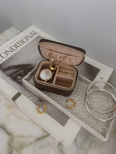 Suzie Jewelry Case - Chocolate - Lifestyle