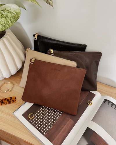 Louie Pouch   - Saddle Malt - Lifestyle