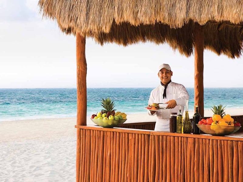 Las Olas, the Snacks restaurant at Excellence Playa Mujeres