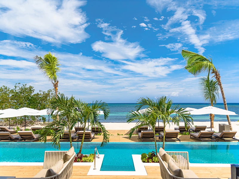 Pool & Beach Service, the Snack and Comfort Food restaurant at Excellence Oyster Bay
