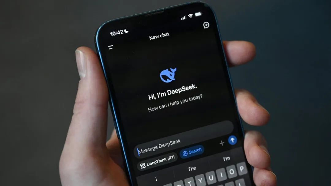 SemiAnalysis 万字解析 DeepSeek：训练成本、技术创新点、以及对封闭模型的影响