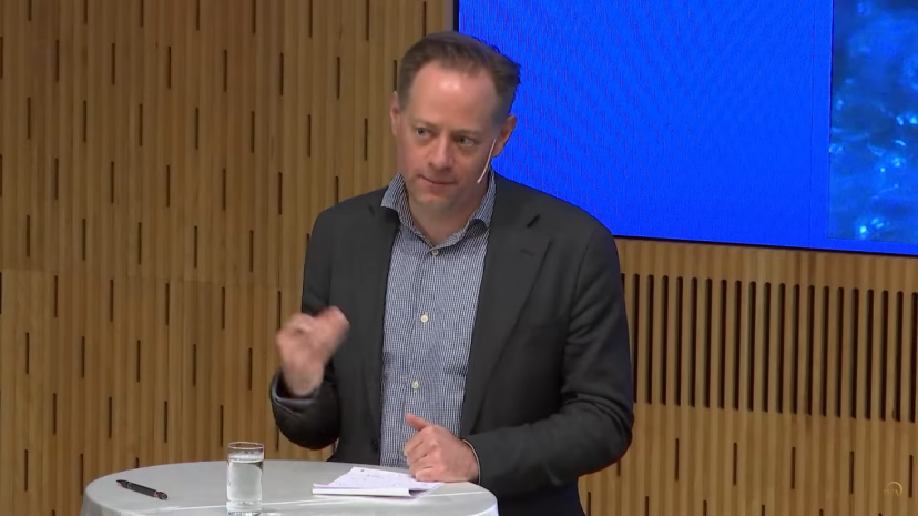 深度｜诺奖得主 Hinton：人类当下局面是，旧石器时代的大脑、中世纪的制度与类神的技术