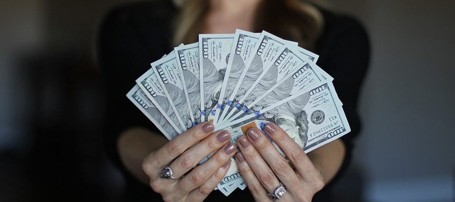 复盘 2024，大模型的商业化主线是什么？