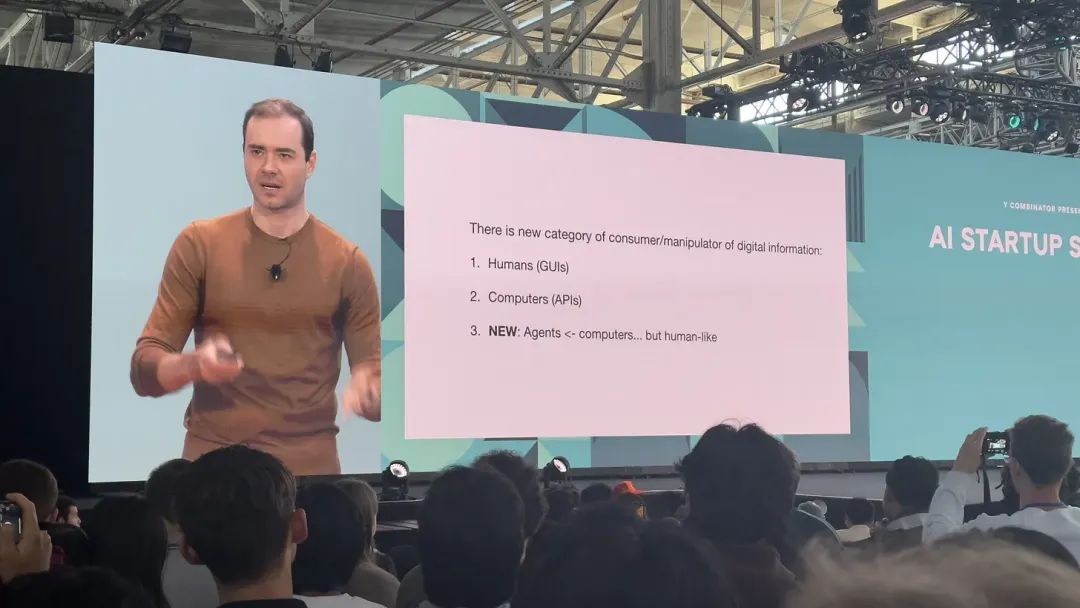 YC AI 创业营第一天，Andrej Karpathy 的演讲刷屏了