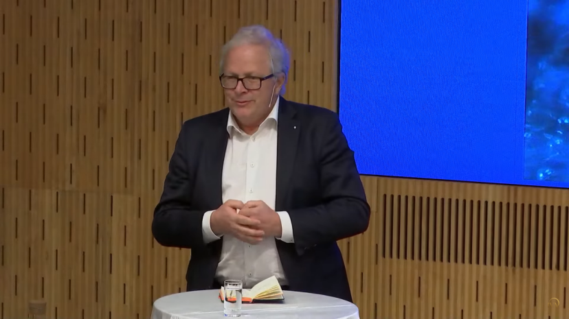 深度｜诺奖得主 Hinton：人类当下局面是，旧石器时代的大脑、中世纪的制度与类神的技术