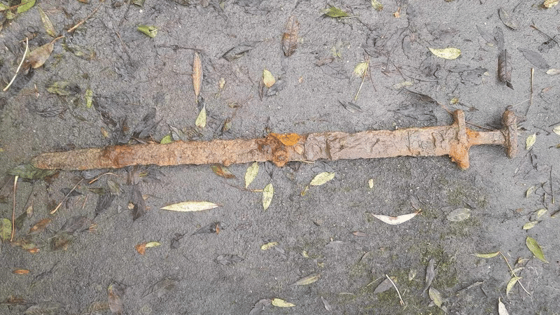 İngiltere’de bir nehirde nadir Viking kılıcı bulundu