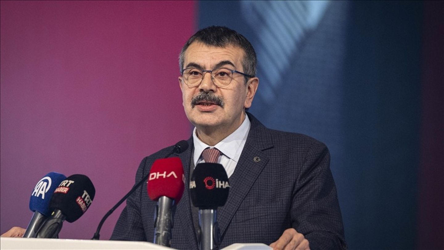 Bakan Tekin: Kitap fiyatlarına yüzde 300 zam yapan 400 özel okula gerekli cezalar verildi