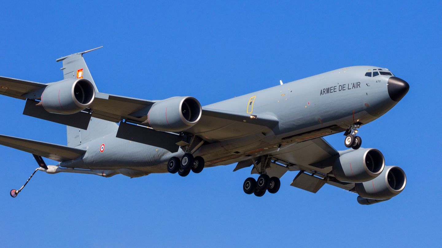 Fransa 14 KC-135 tankerini özel havadan yakıt ikmali yüklenicisi Metrea'ya satıyor