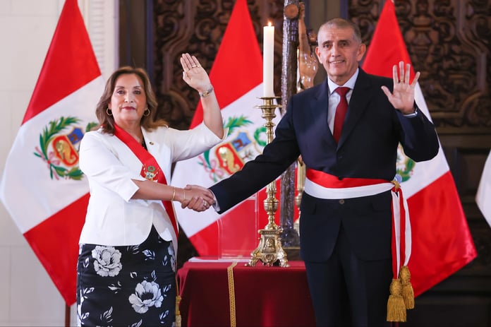Peru'da lüks saat krizi: İçişleri Bakanı Torres istifa etti