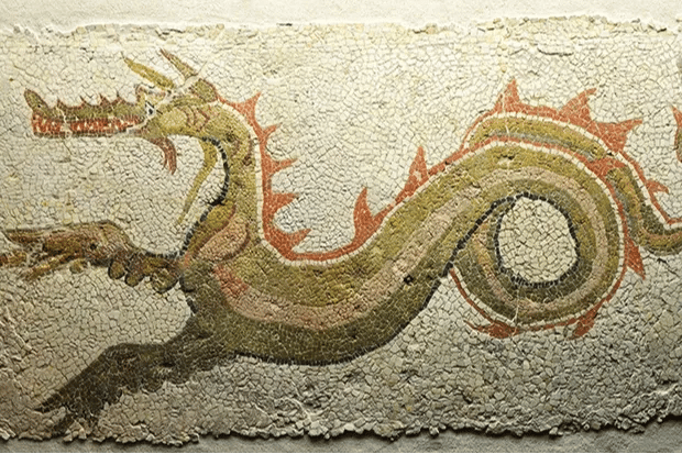 MÖ üçüncü yüzyıl İtalya'sından bir mozaikte tasvir edilmiş bir deniz canavarı. Bu ejderha benzeri figür, mütevazı denizatından esinlenmiş olabilir.