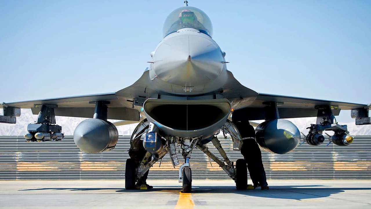 ABD Ukrayna'nın F-16'larını gelişmiş silahlarla donatacak