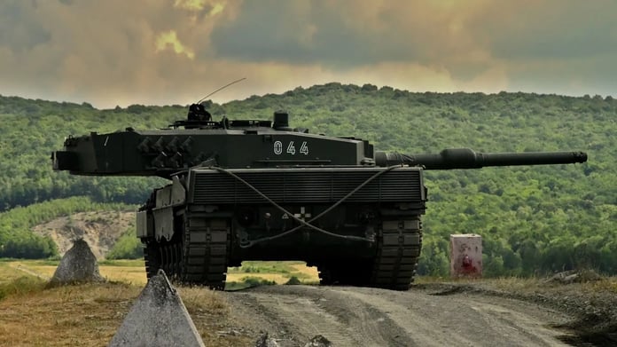 Çekya'ya son parti Leopard 2A4 tankı teslimatı