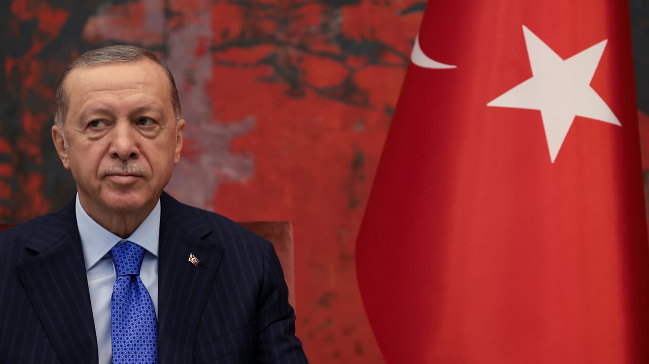 Ekathimerini: Batı, Türkiye'yi kaybetmekten korkarak hareket etmeye devam edecek