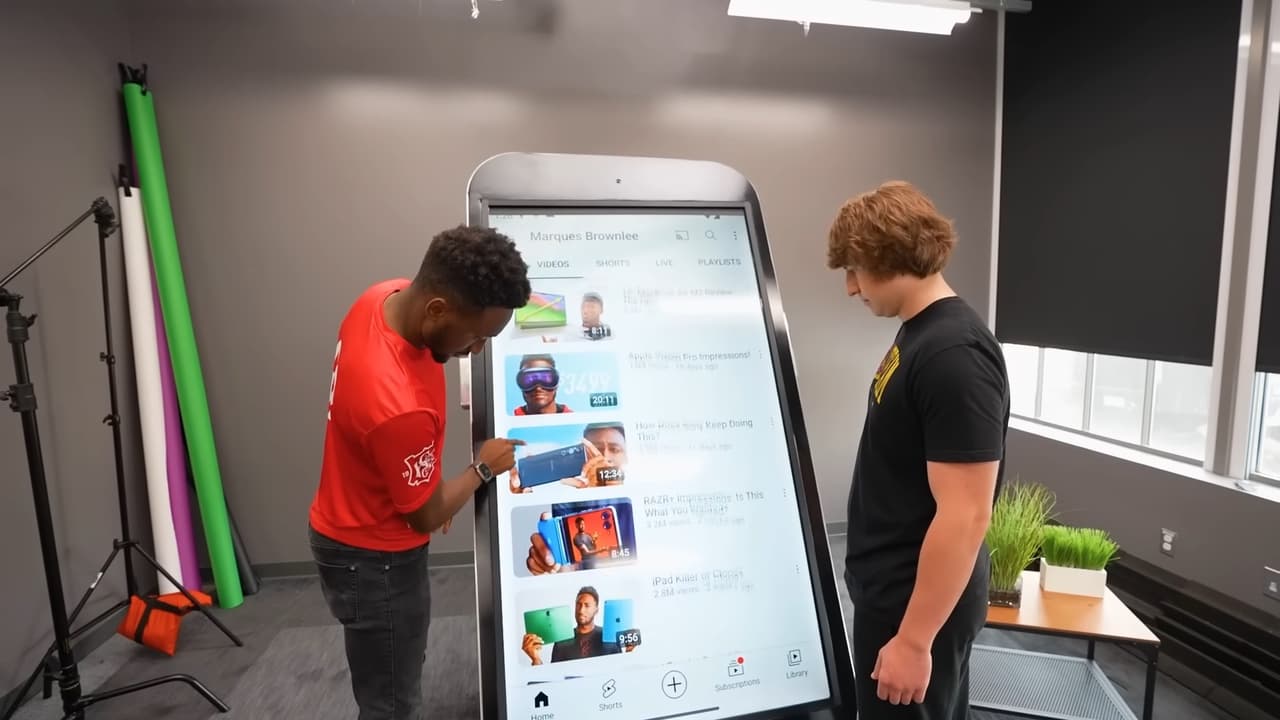 Dünya’nın en büyük iPhone’u