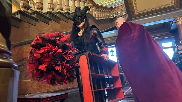 CNN: ABD'nin Florida eyaletinde Satanist Tapınak Örgütü üyeleri rehber öğretmeni oldu