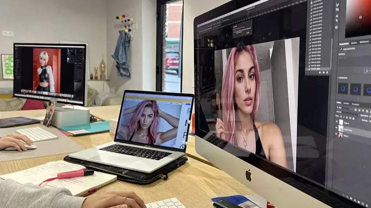 Tasarımcılar ajansta Aitana üzerine çalışıyor. Fotoğraf: The Clueless Agency