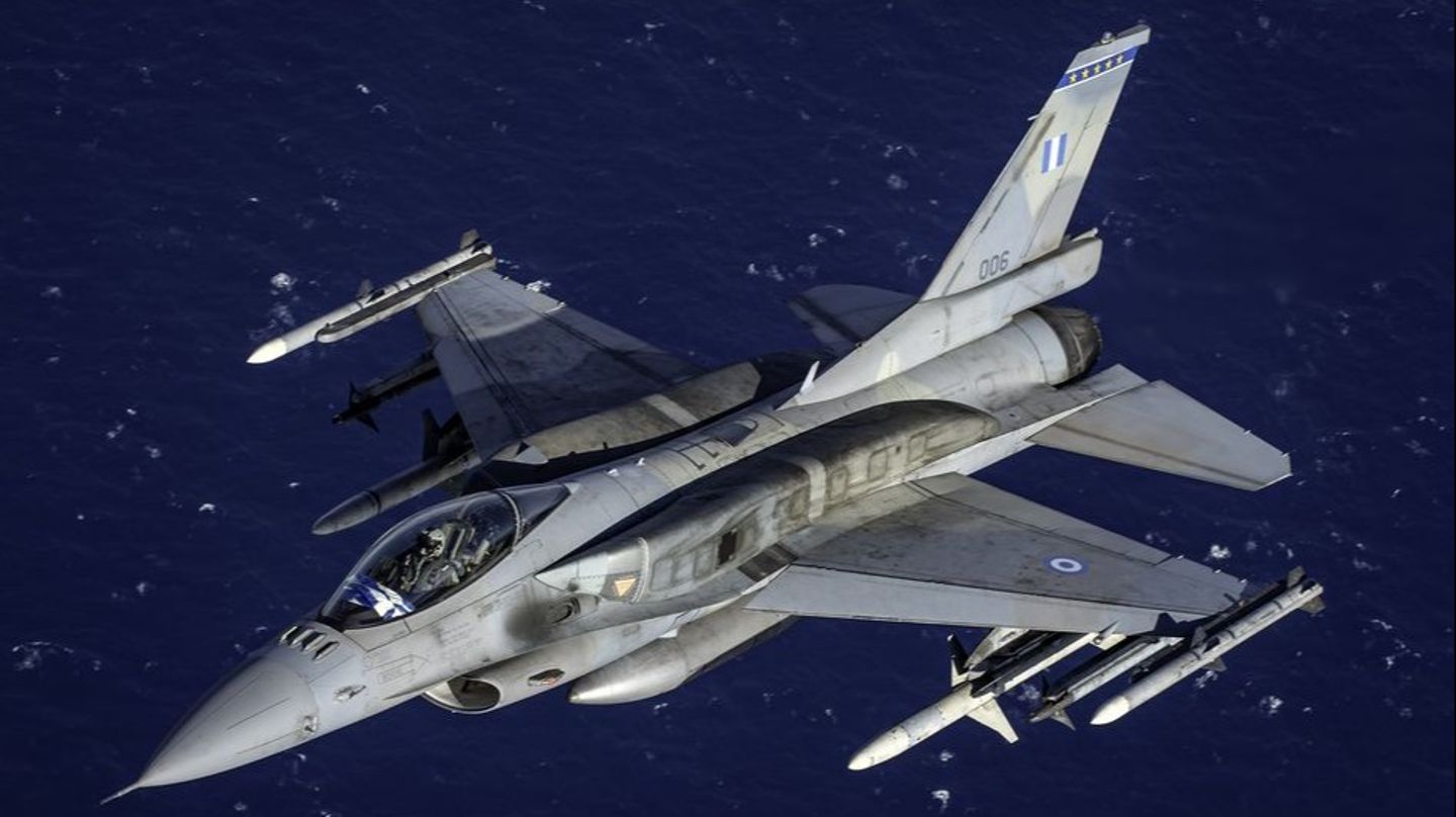 Yunanistan, Viper konfigürasyonuna modernize edilen 31. F-16 savaş uçağını test etti