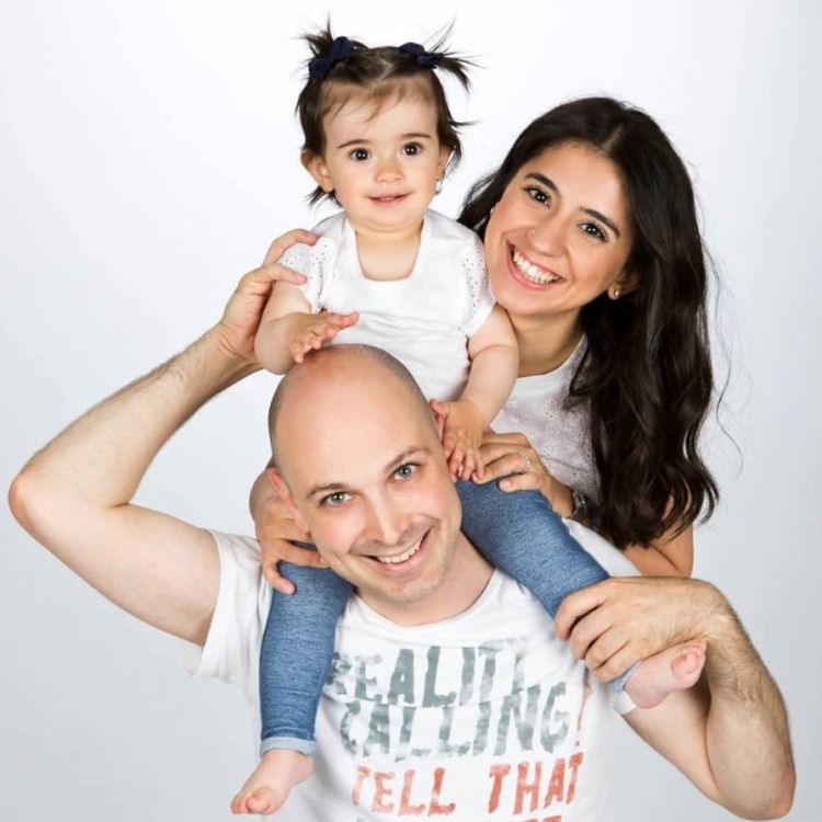 Yasemen Boncuk Tüzgiray, Erhan Tüzgiray ve Defne Tüzgiray.