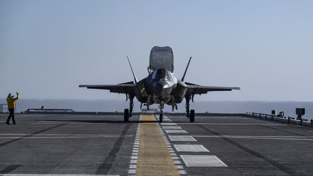 F-35B Japonya'nın JS Kaga gemisine ilk kez iniş yaptı