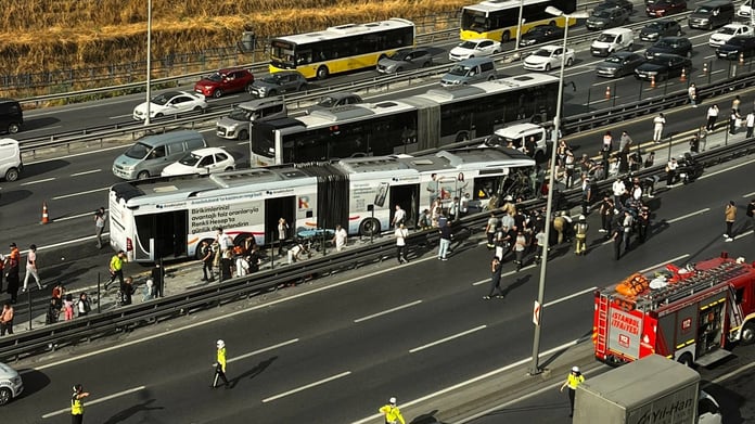 METROBÜS KAZASI Son Durum: Sefaköy metrobüs kazası son dakika!