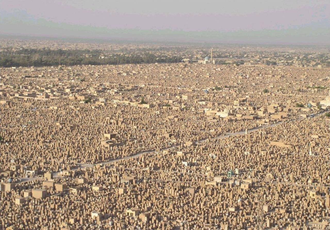где находится самое большое кладбище. ирак эль наджаф. ирак эль наджаф. ирак кладбище вади-эль-салама. вади аль салам кладбище.