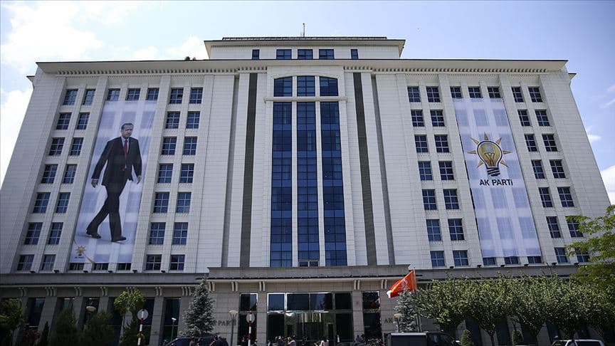 AK Parti'den "Gerçek belediyecilik AK Parti'dir" sloganı