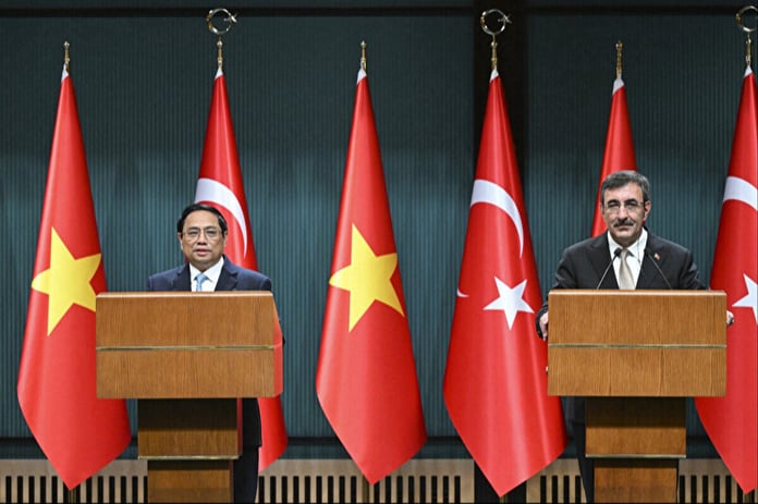 Vietnam Başbakanı Pham: Türkiye ile dış ticaret anlaşması imzalamak istiyoruz