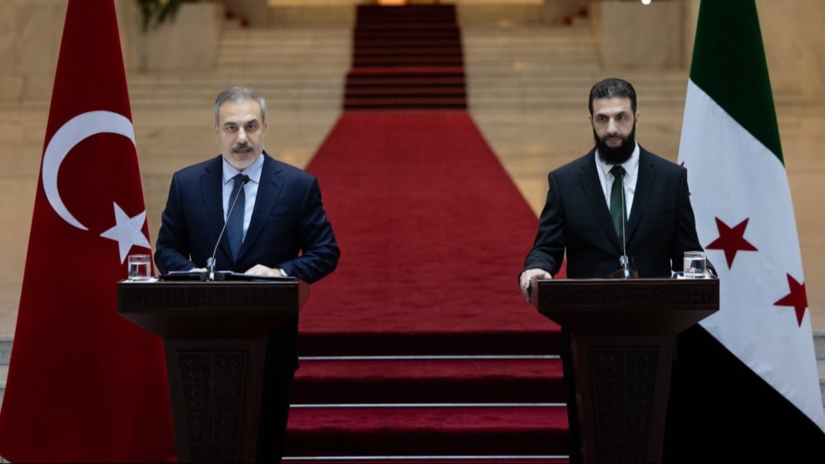 Arab News: Esed'in düşüşü bölgesel jeopolitiği nasıl değiştirdi?